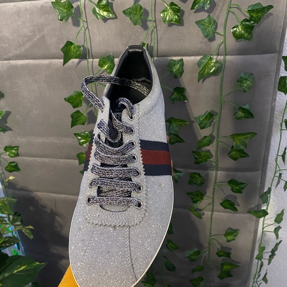 Size 9 silver Bambi web gucci sneakers - Picture 3 of 4